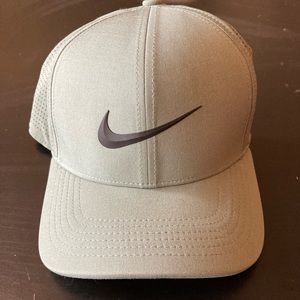 Nike AEROBILL golf hat